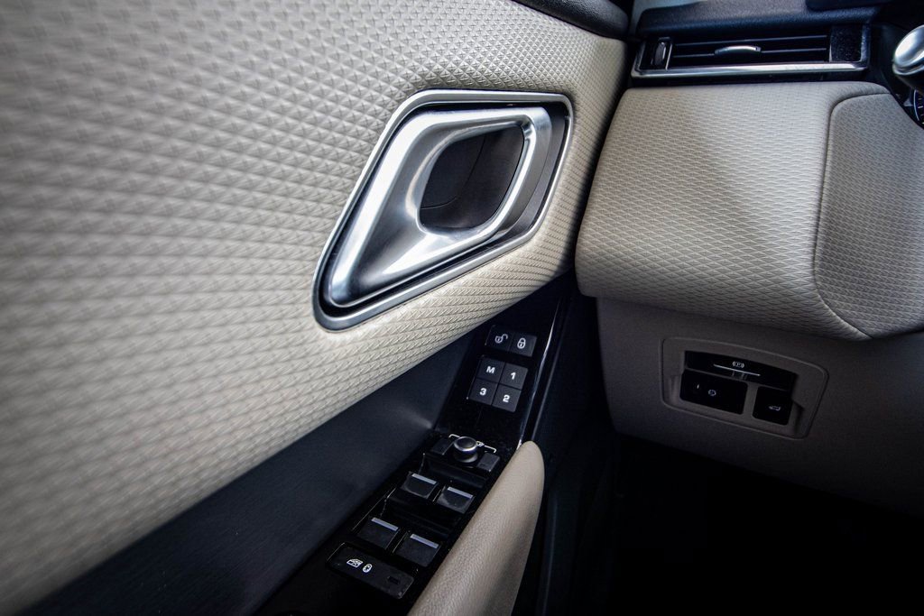 Used 2020 Land Rover Range Rover Velar S image 28