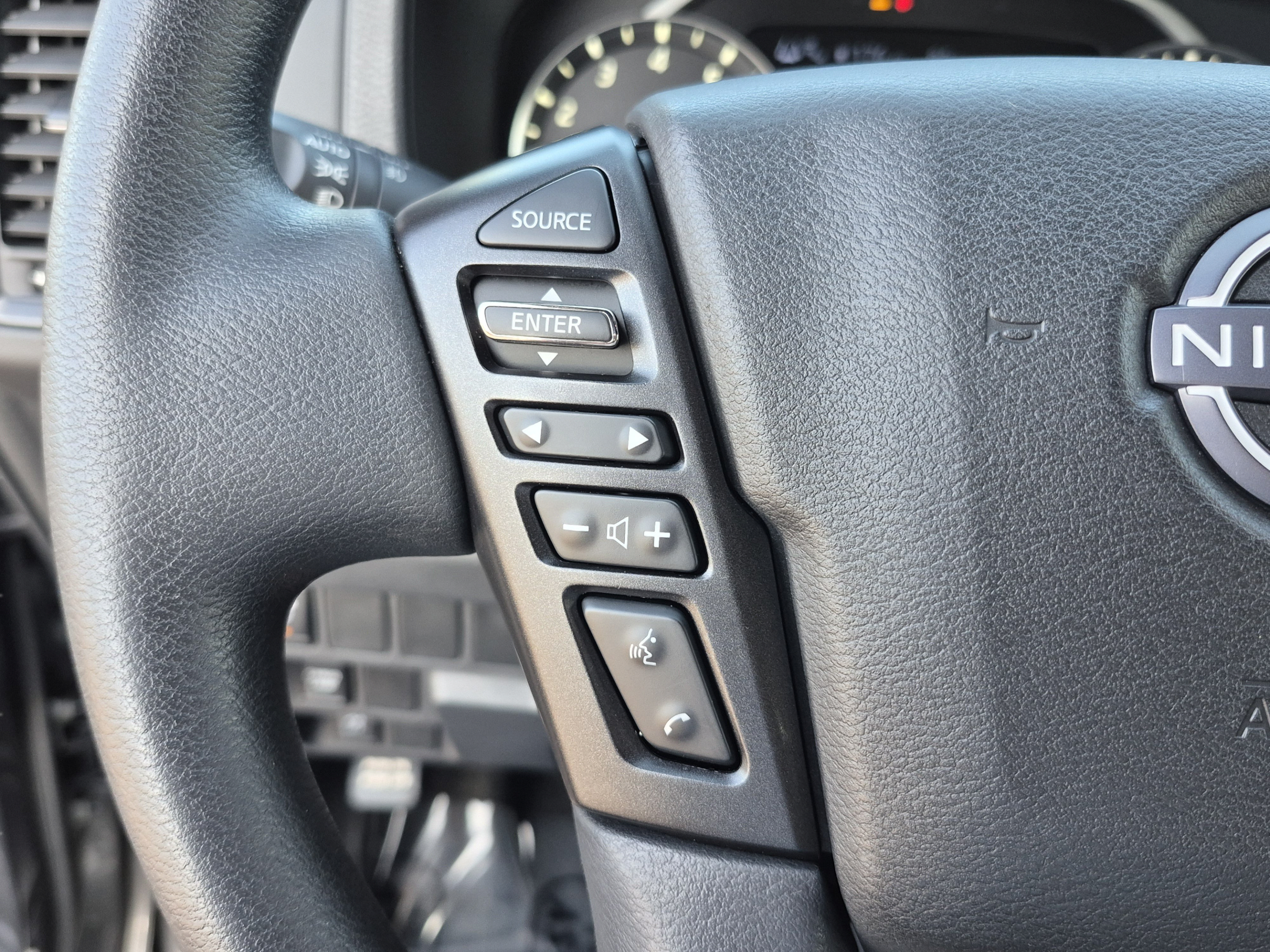 Used 2023 Nissan Frontier SV w/ Midnight Edition Package RWD image 29