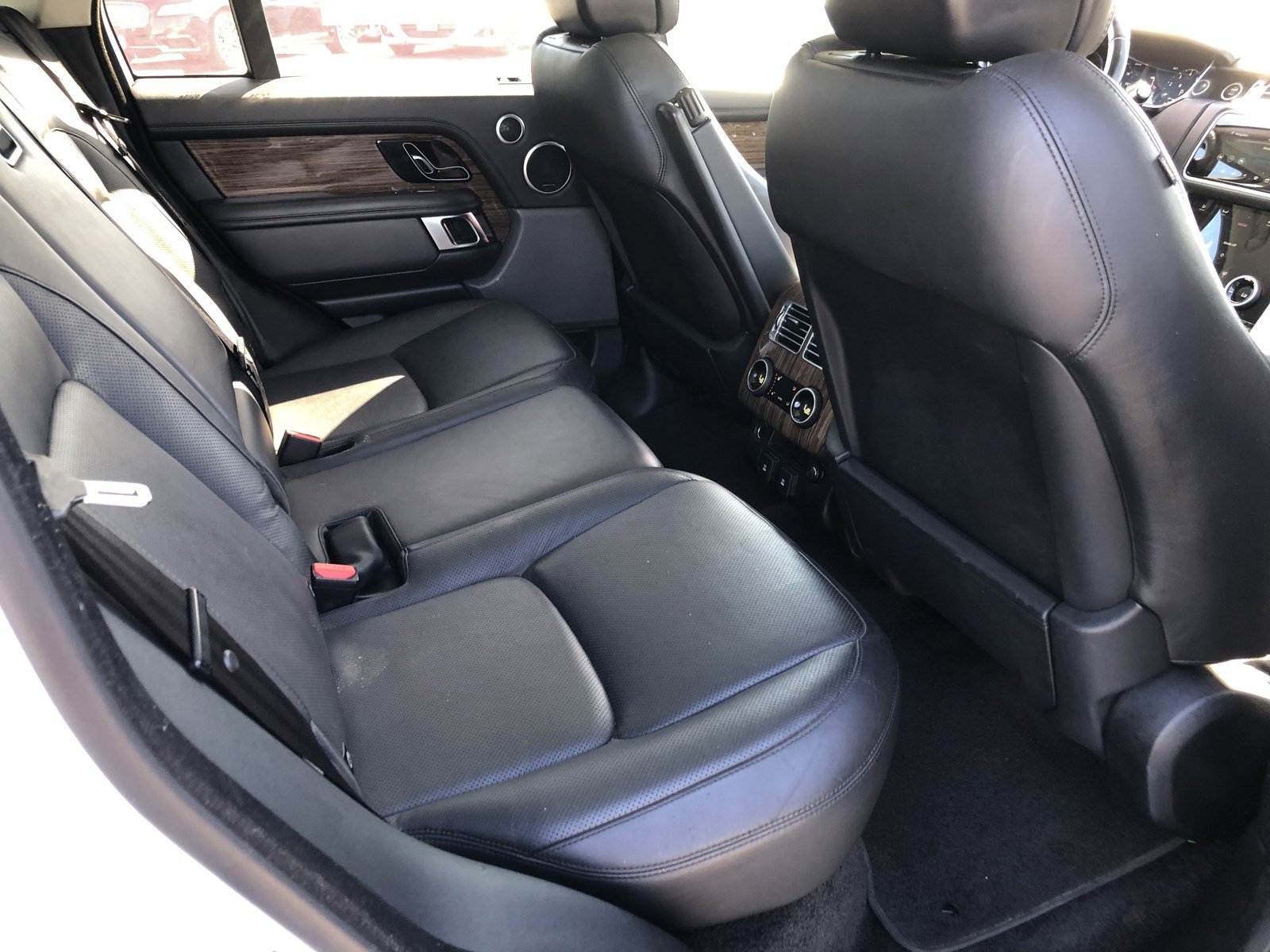 Used 2018 Land Rover Range Rover HSE image 14