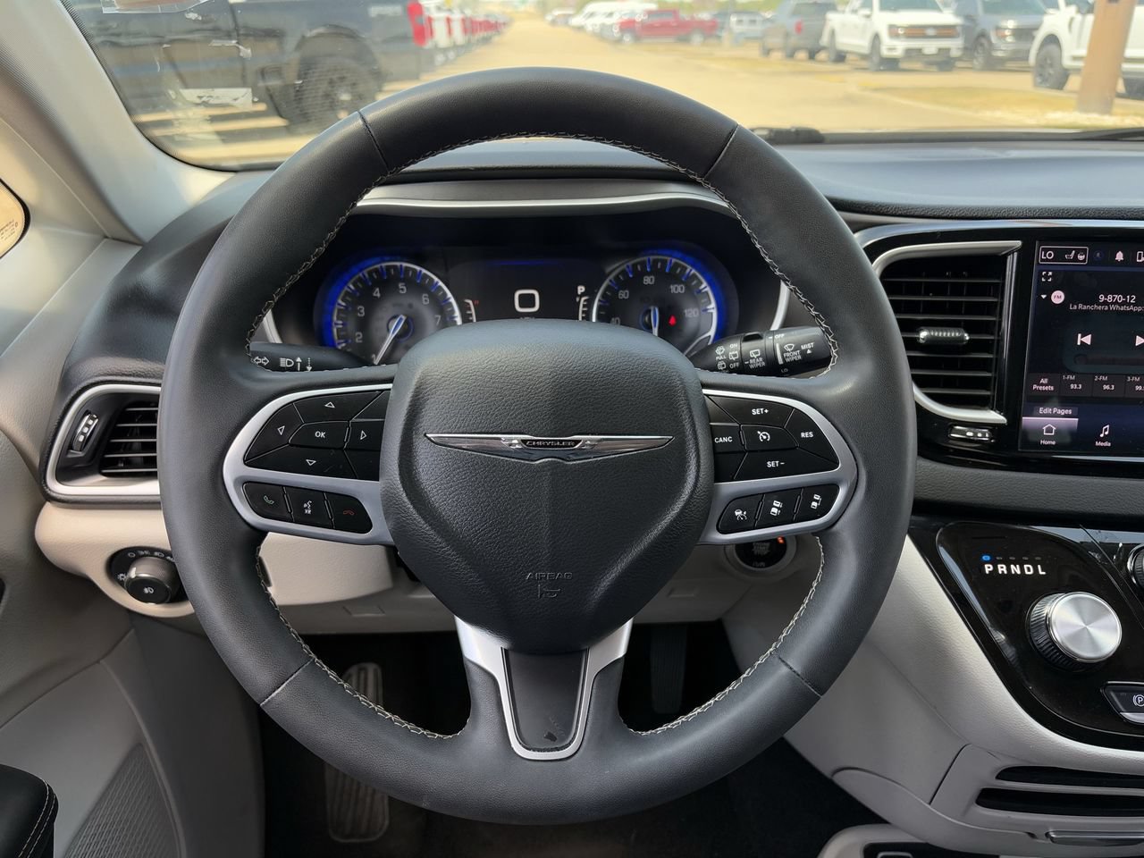 Used 2024 Chrysler Pacifica Touring-L FWD image 13