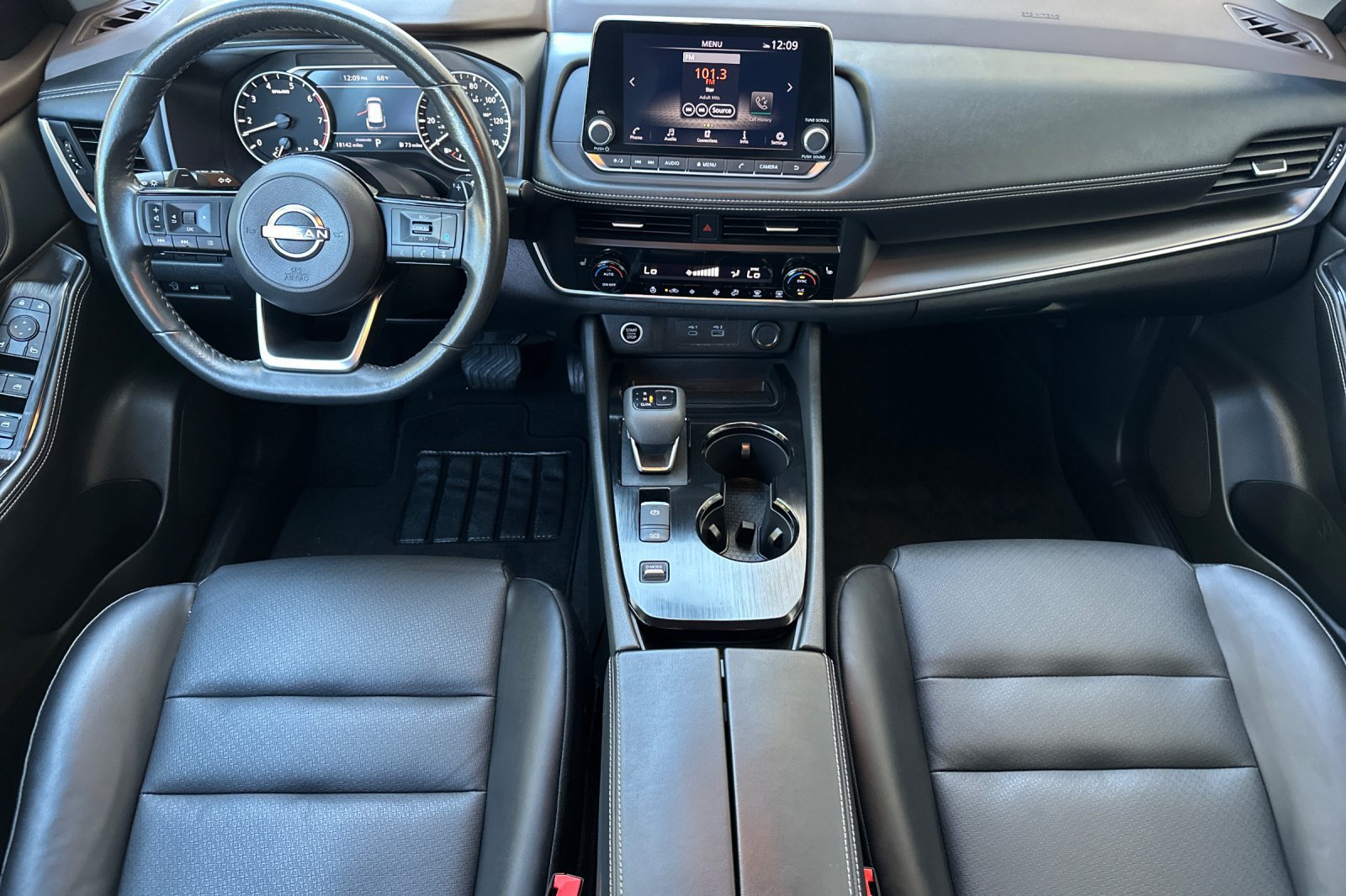 Used 2023 Nissan Rogue SV w/ SV Premium B Package FWD image 13