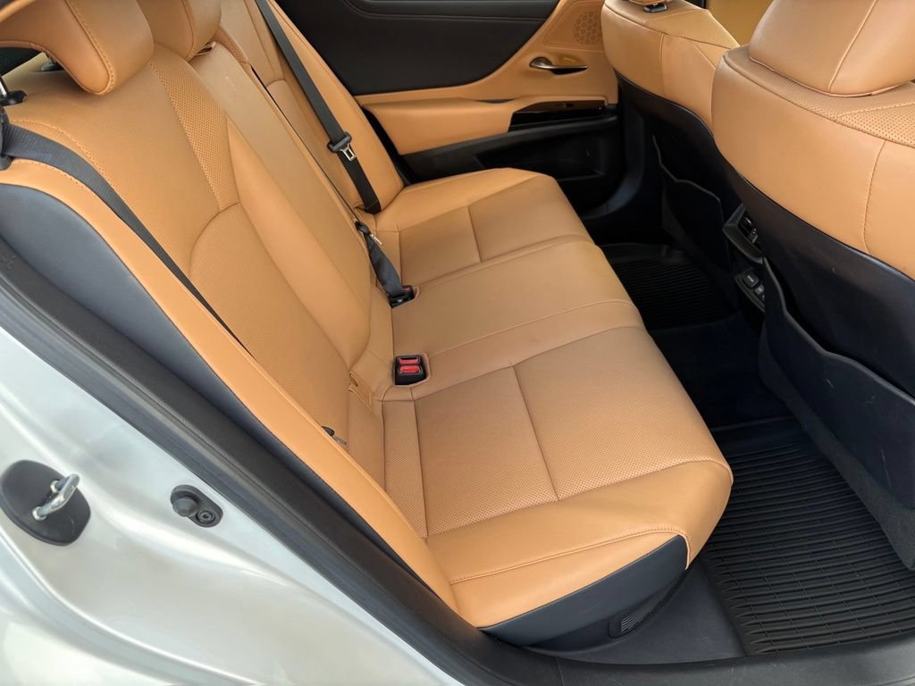 Used 2024 Lexus ES 300h w/ Premium Package FWD image 17