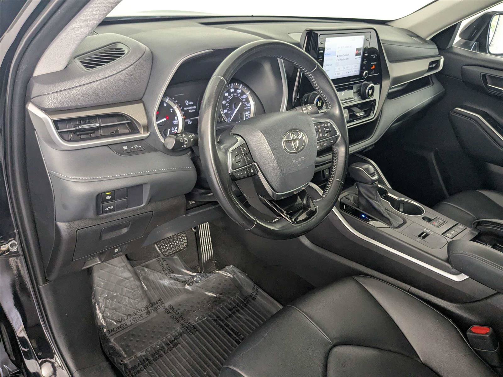 Used 2021 Toyota Highlander XLE FWD image 11