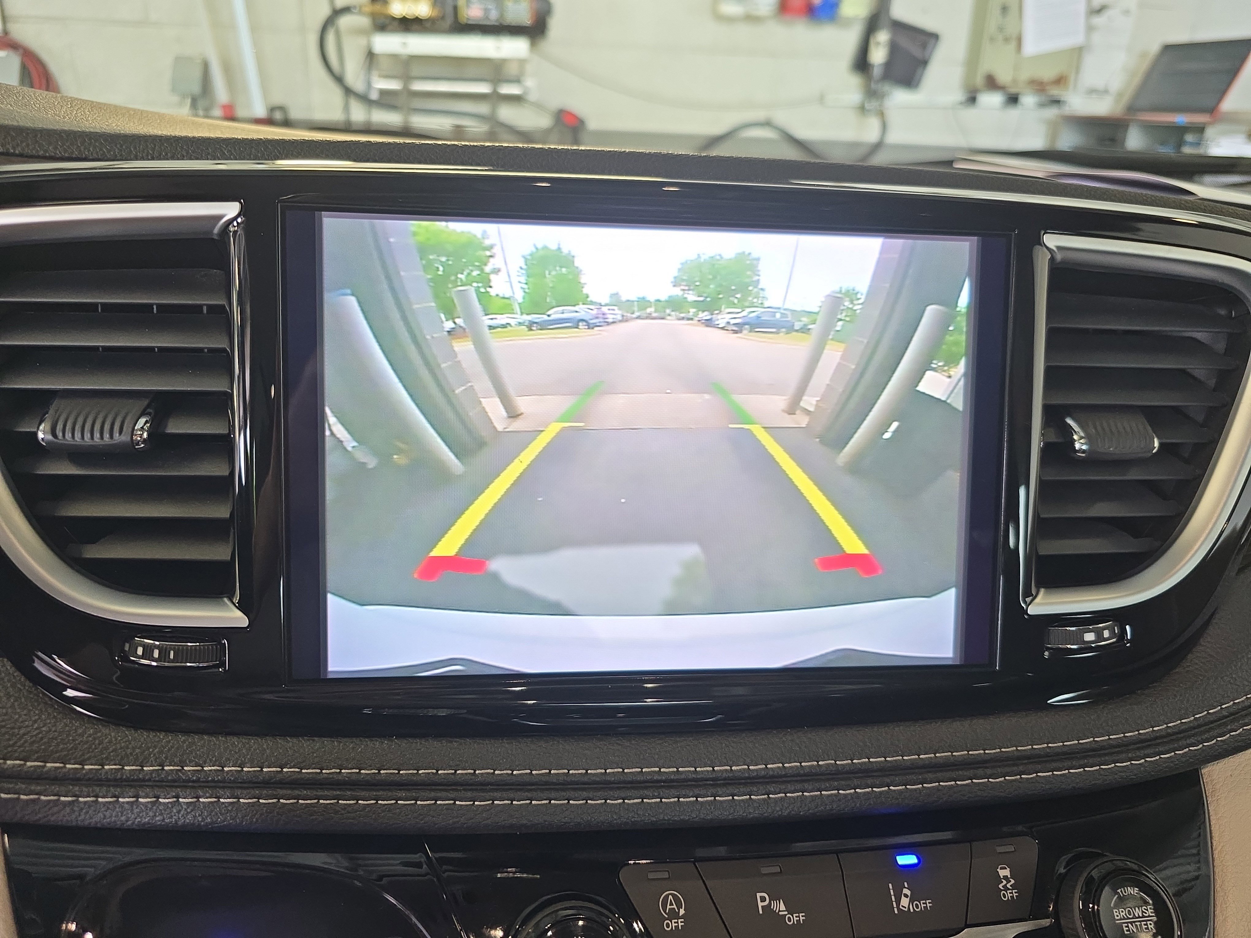 Used 2023 Chrysler Pacifica Limited FWD image 21