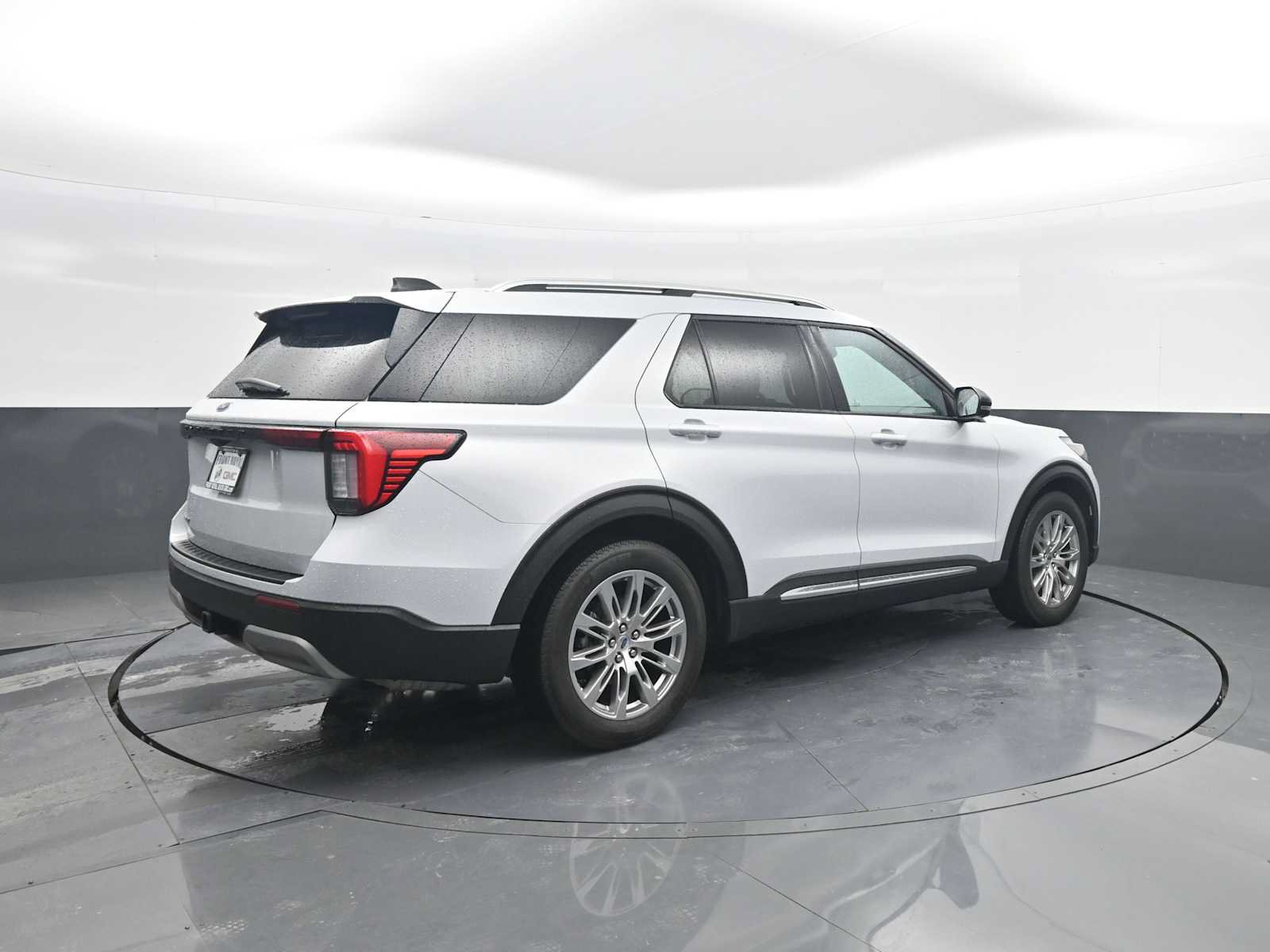 Used 2025 Ford Explorer Platinum RWD image 8