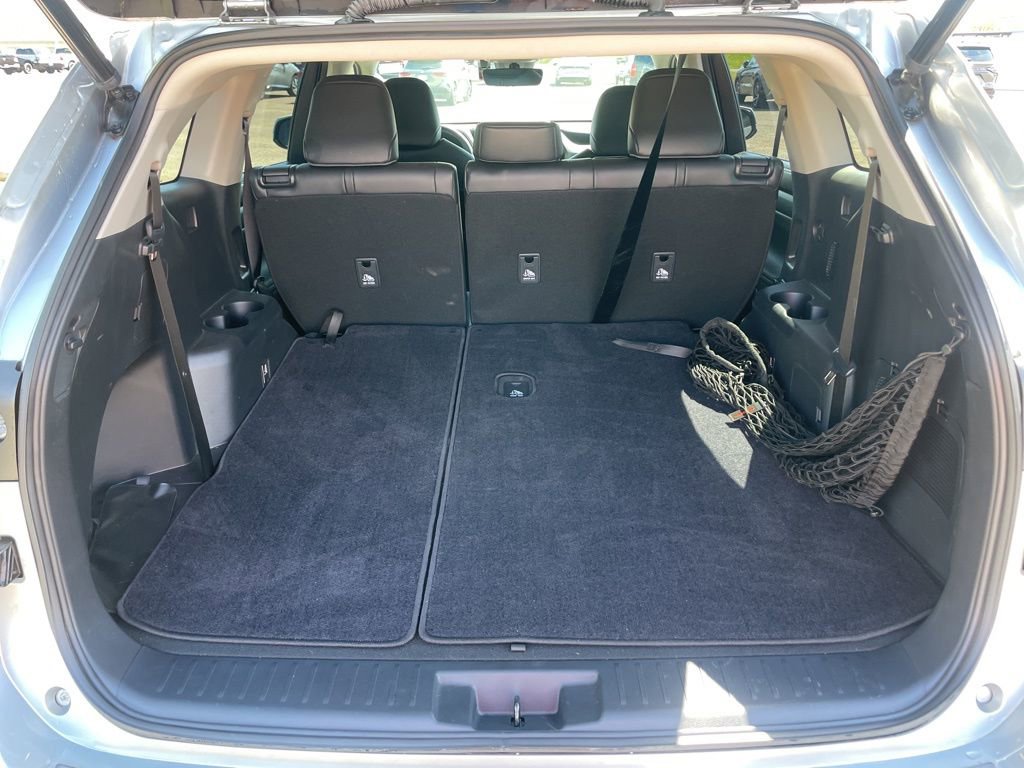 Used 2023 Toyota Highlander XLE image 16