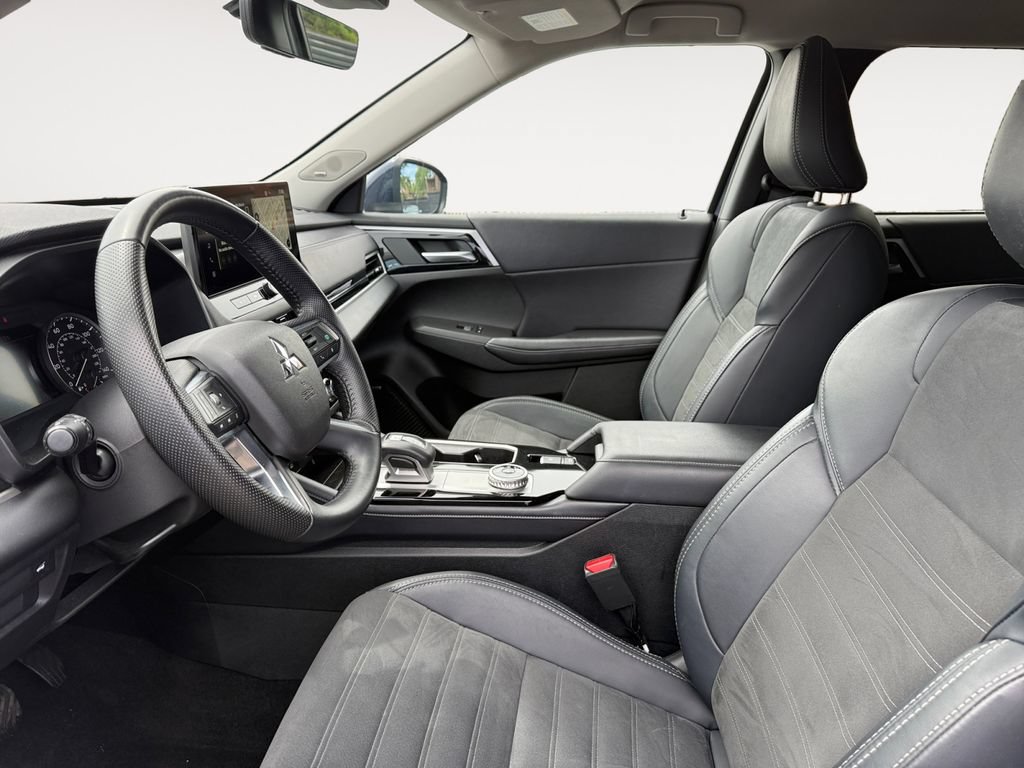 Used 2025 Mitsubishi Outlander SE AWD/4WD image 9