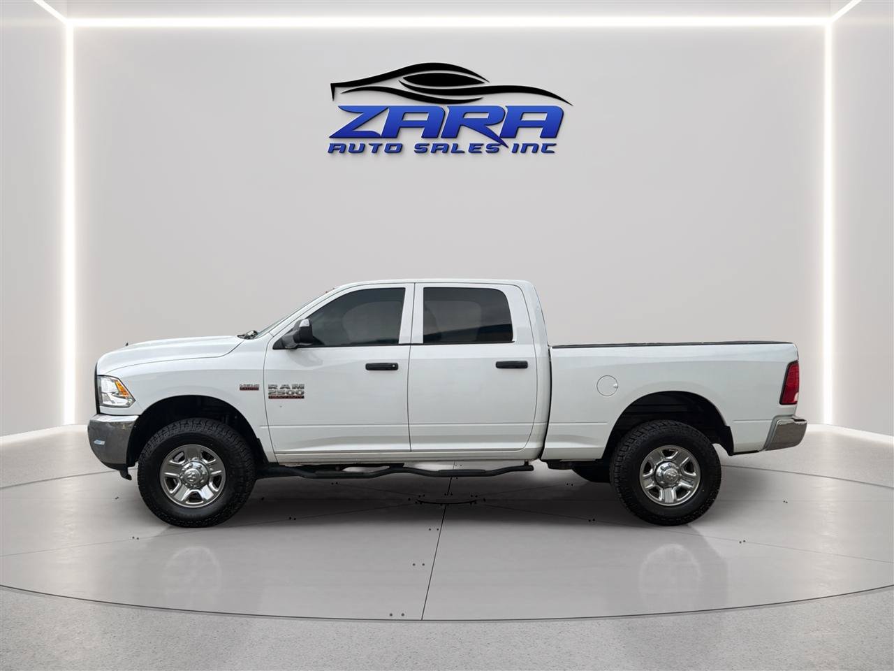 Used 2017 RAM 2500 Tradesman w/ Chrome Appearance Group AWD/4WD image 4