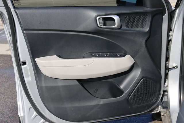 New 2025 Hyundai Venue SEL image 9