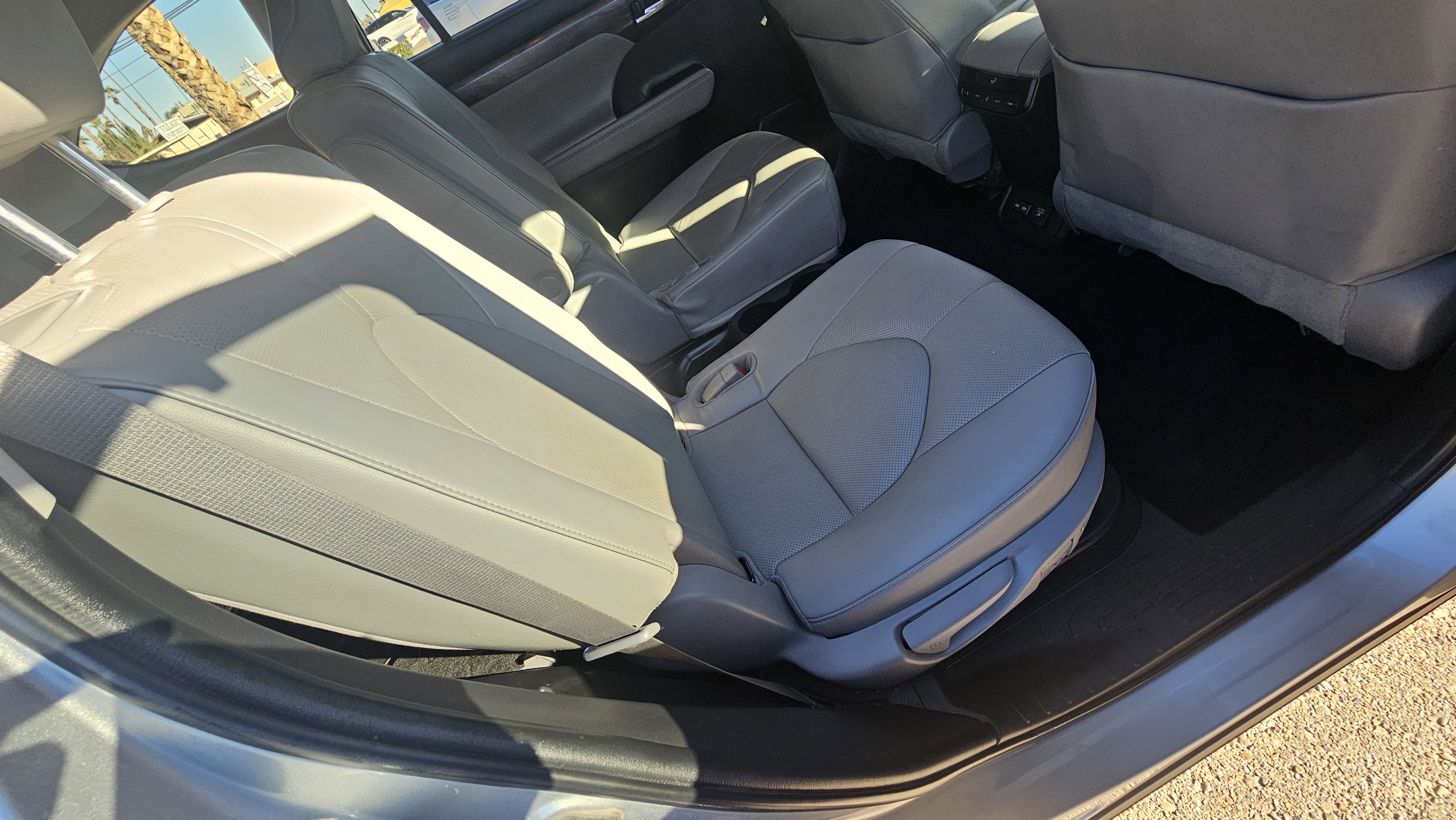 Used 2023 Toyota Highlander Limited image 27