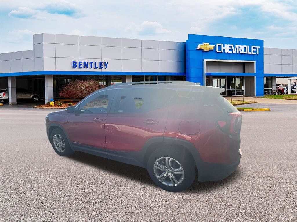 Used 2024 GMC Terrain SLE w/ Driver Convenience Package FWD image 4