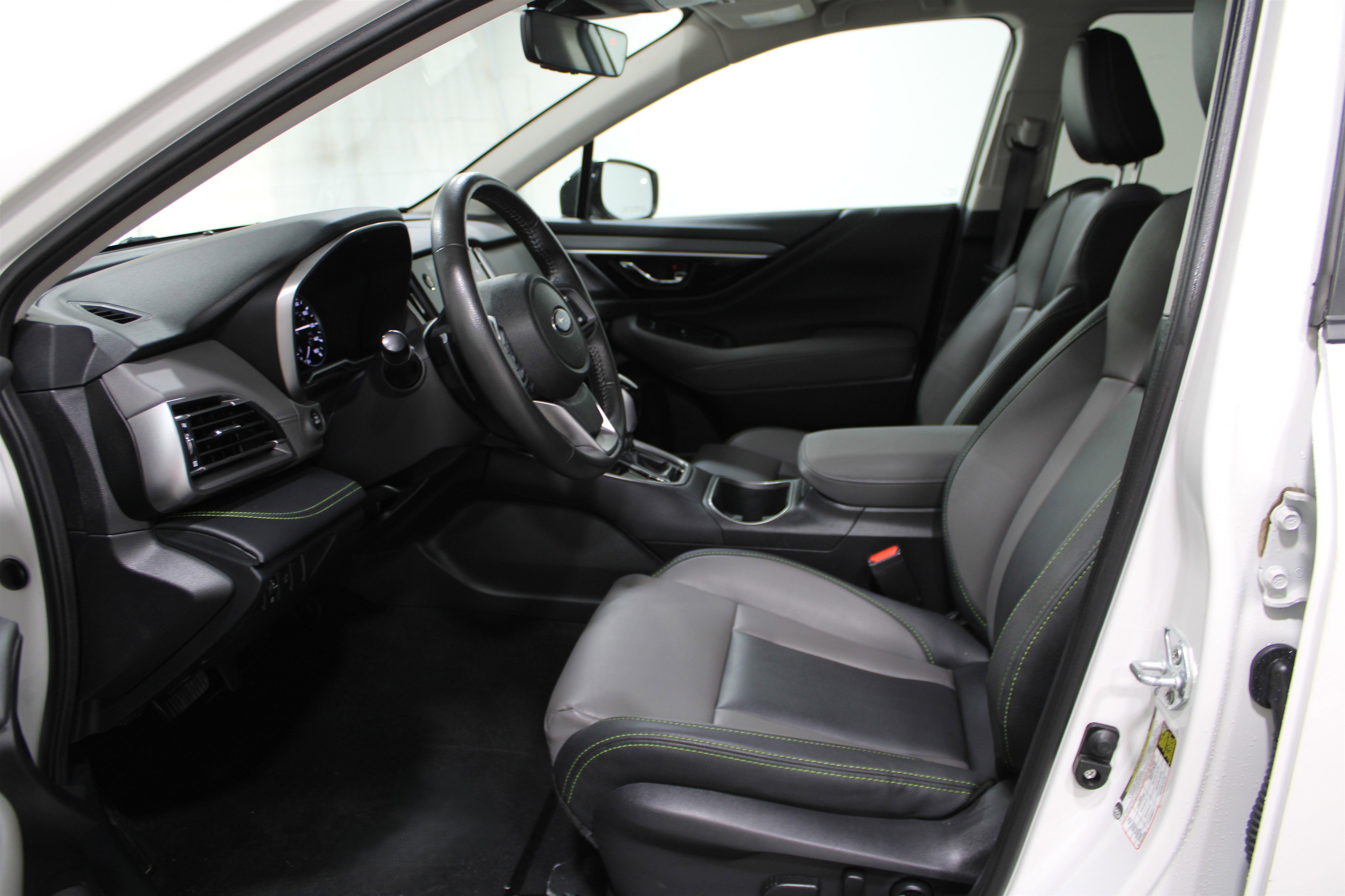 Used 2023 Subaru Outback Onyx Edition AWD/4WD image 3