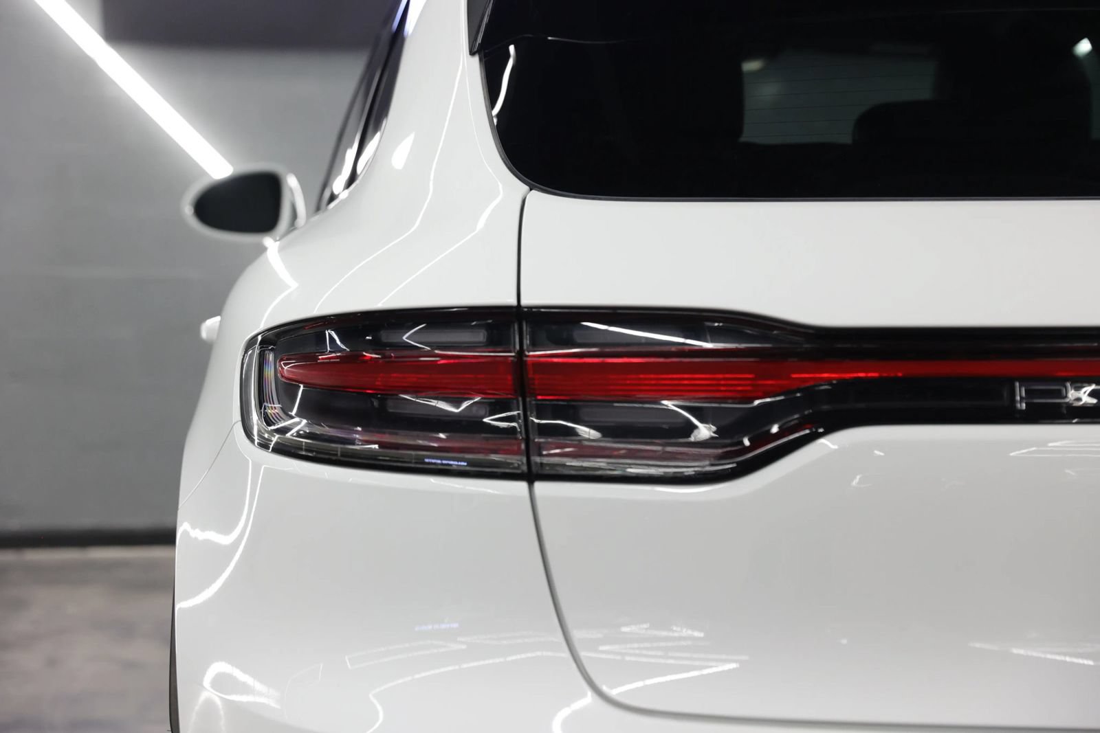 Used 2020 Porsche Macan Turbo AWD/4WD image 21