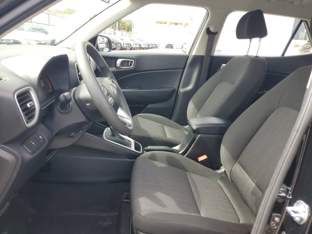 Used 2026 Hyundai Venue SE FWD image 14