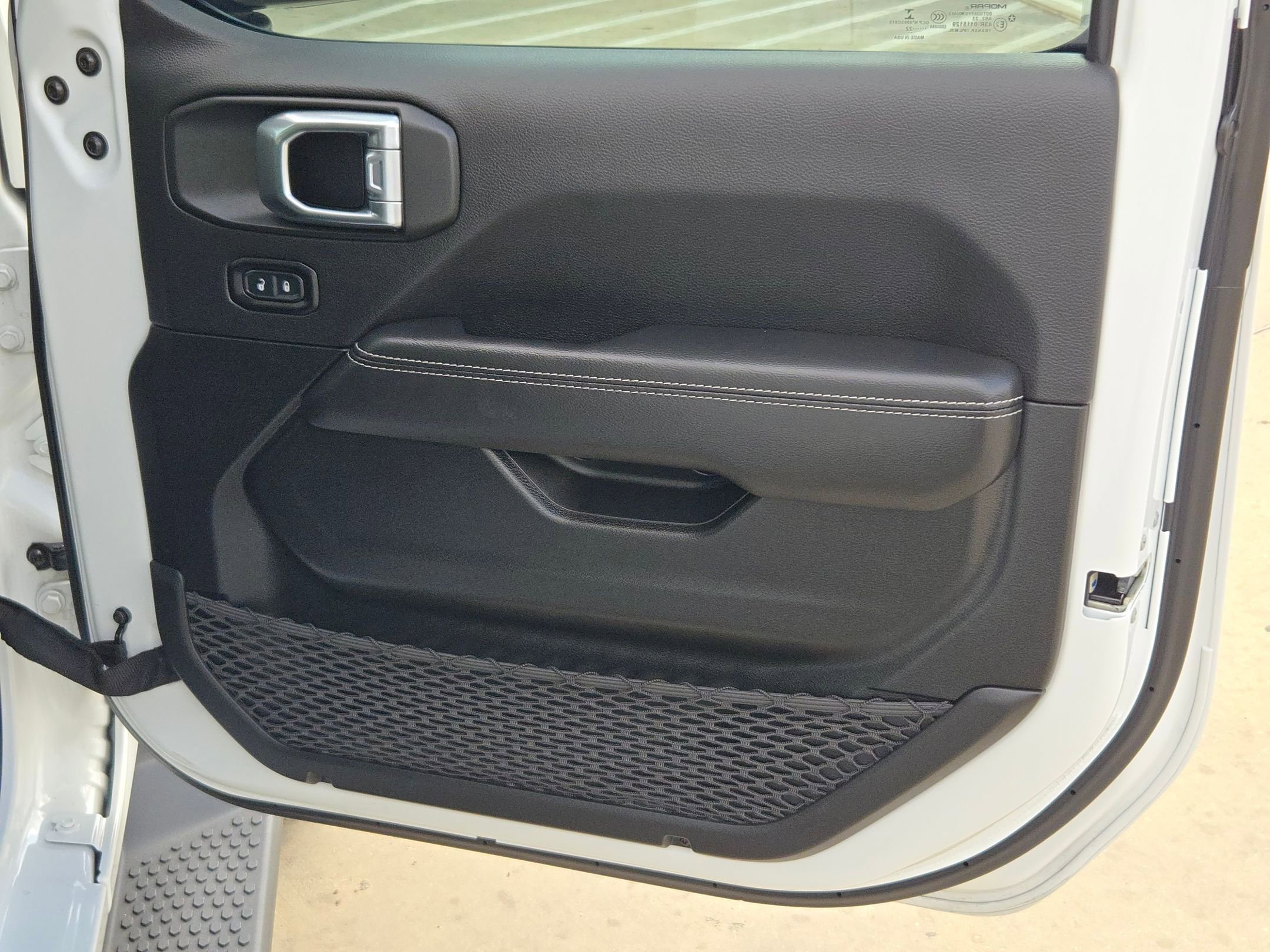 Used 2022 Jeep Wrangler Unlimited Sahara w/ Cold Weather Group image 30