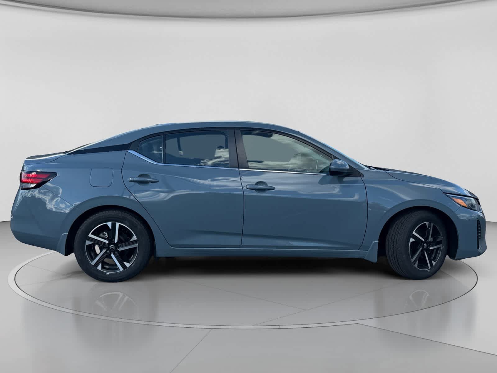 Used 2024 Nissan Sentra SV FWD image 2