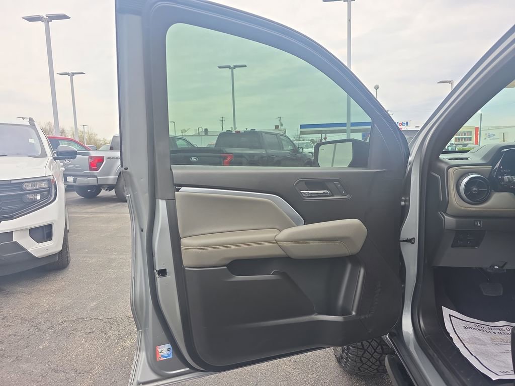 Used 2024 Chevrolet Colorado ZR2 w/ Technology Package AWD/4WD image 19