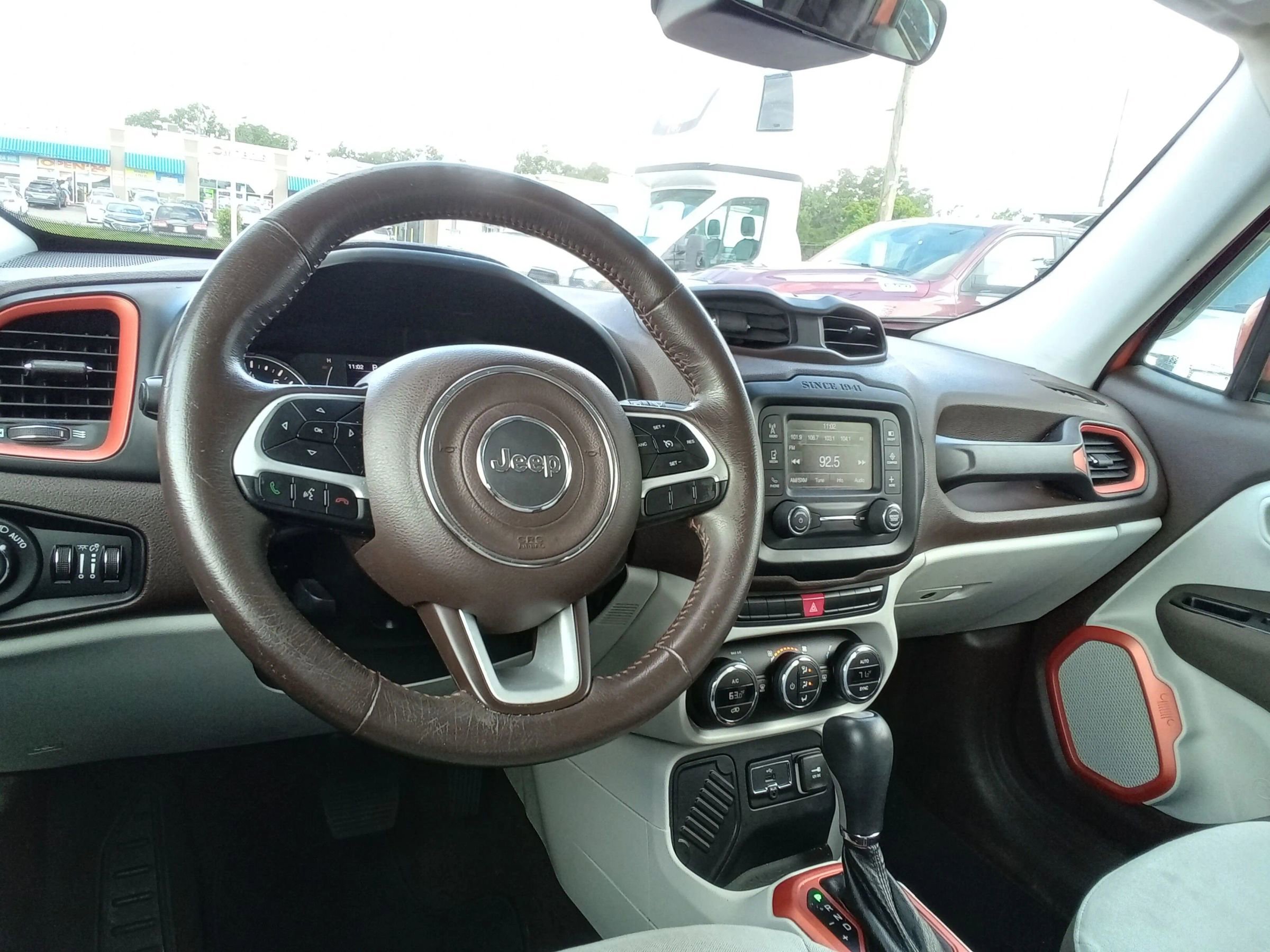 Used 2015 Jeep Renegade Latitude w/ Popular Equipment Group FWD image 16