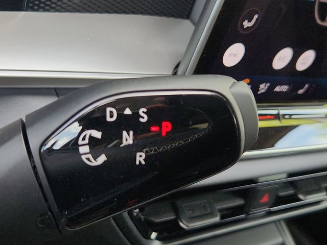 New 2026 Volkswagen Tiguan SE image 17