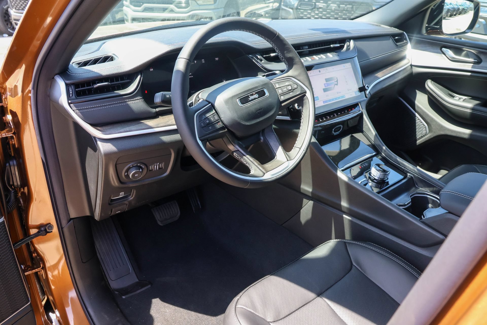 New 2026 Jeep Grand Cherokee Limited AWD/4WD image 3