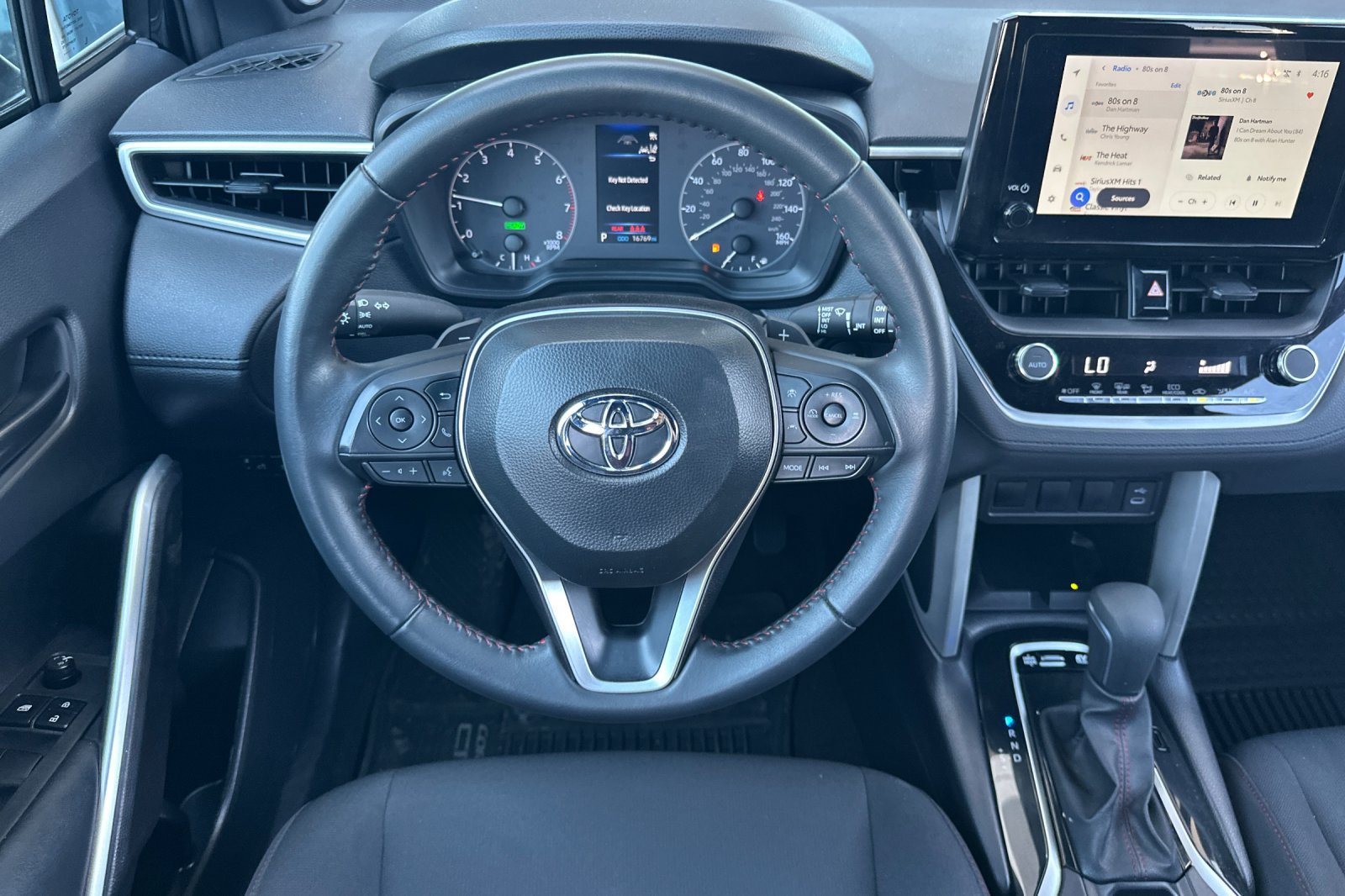 Used 2025 Toyota Corolla Cross AWD Hybrid w/ Moonroof Package image 14