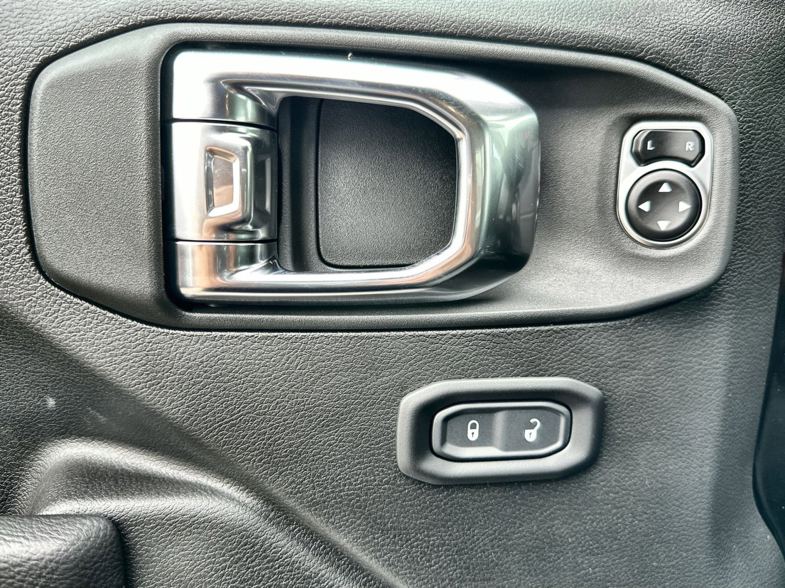 New 2025 Jeep Wrangler Unlimited Rubicon w/ Safety Group image 15