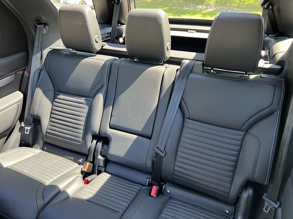 New 2026 Land Rover Discovery Limited Edition AWD/4WD image 20
