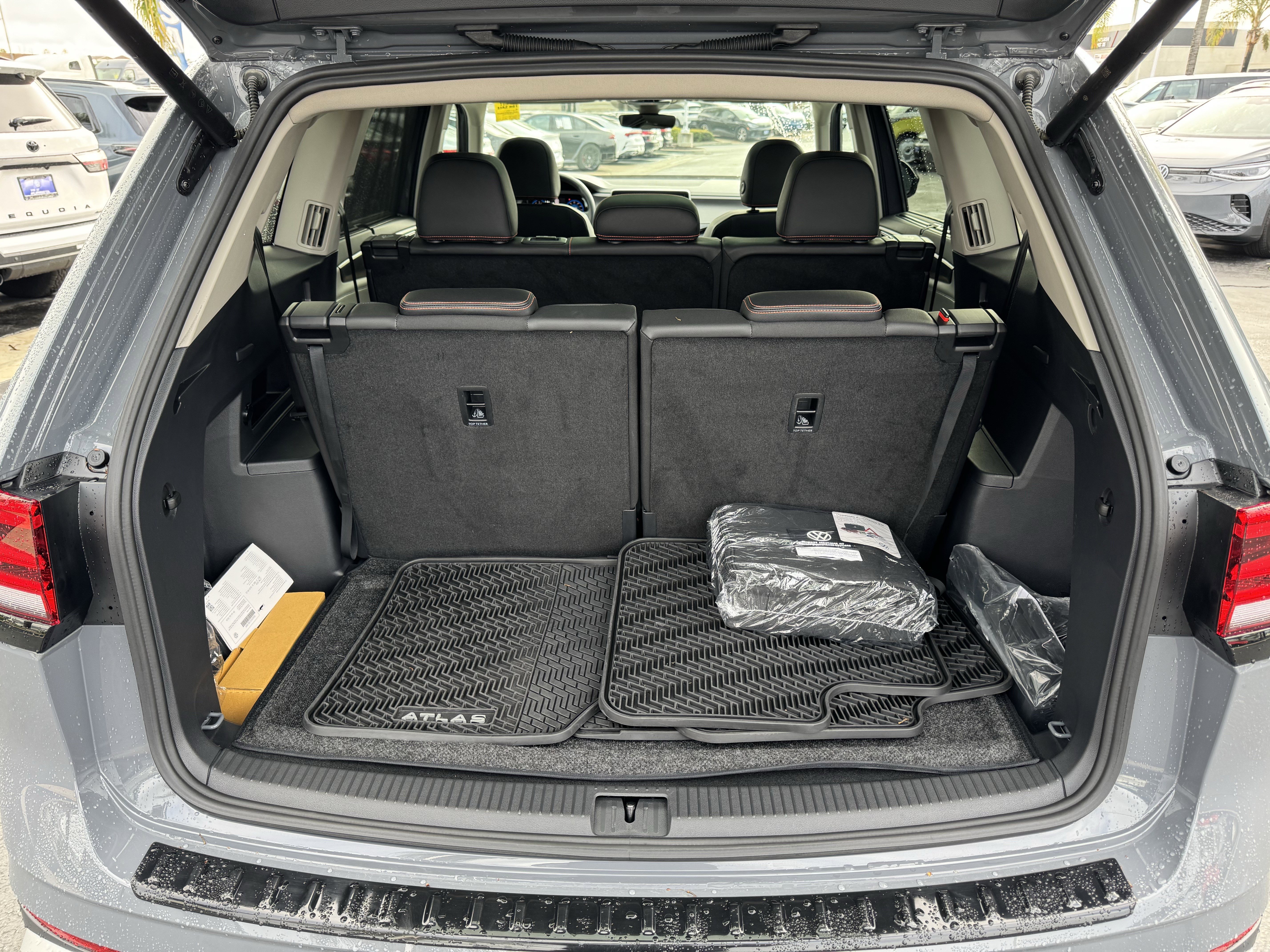 Used 2025 Volkswagen Atlas Peak Edition SE image 40