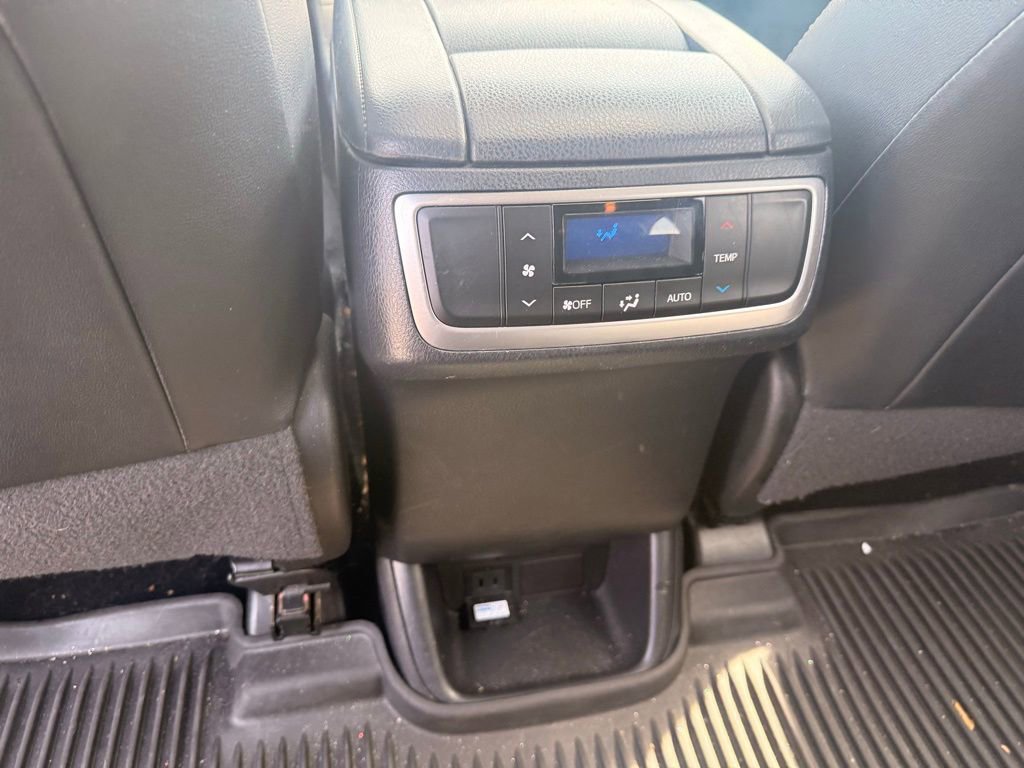 Used 2018 Toyota Highlander XLE image 19