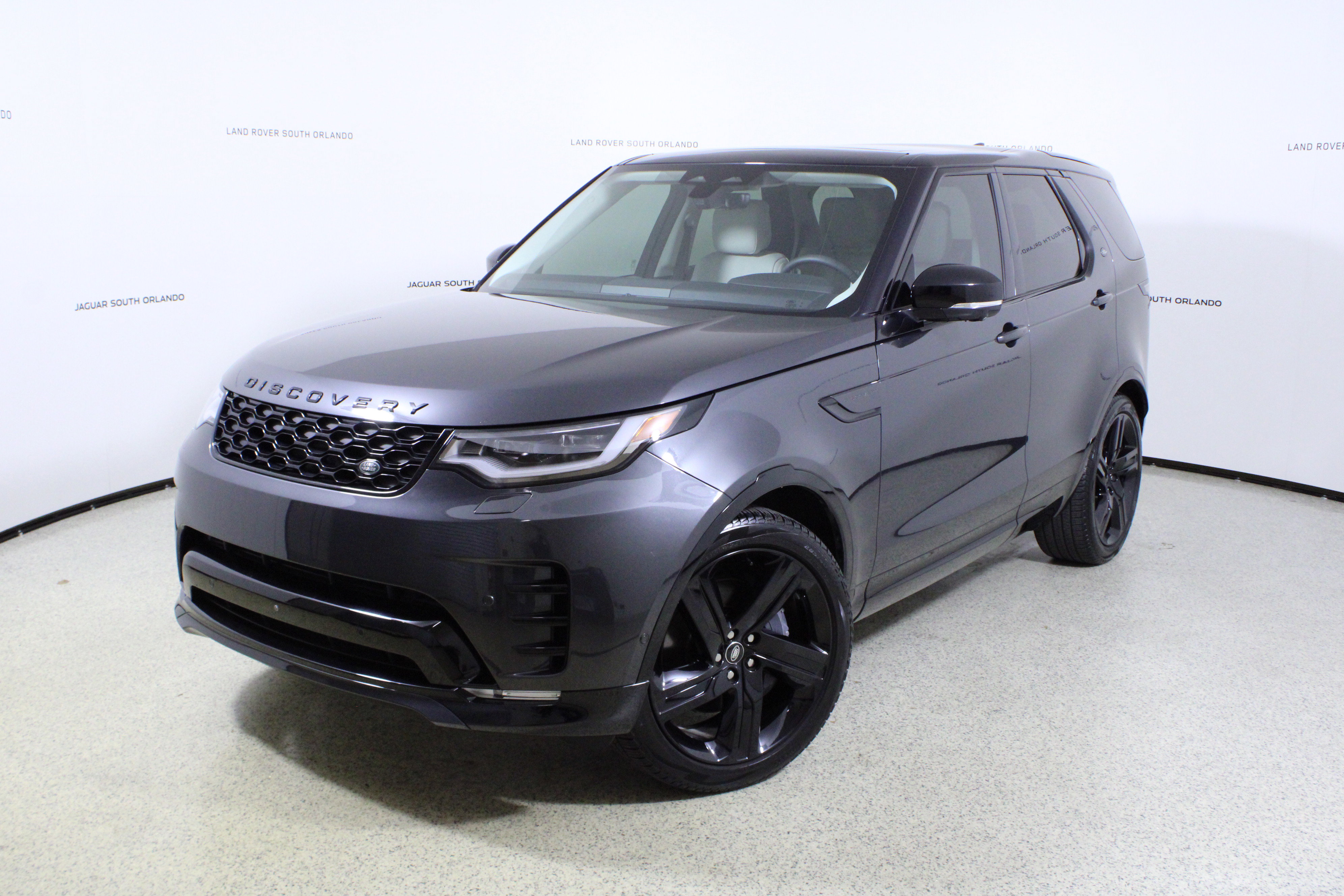 Used 2025 Land Rover Discovery Dynamic SE