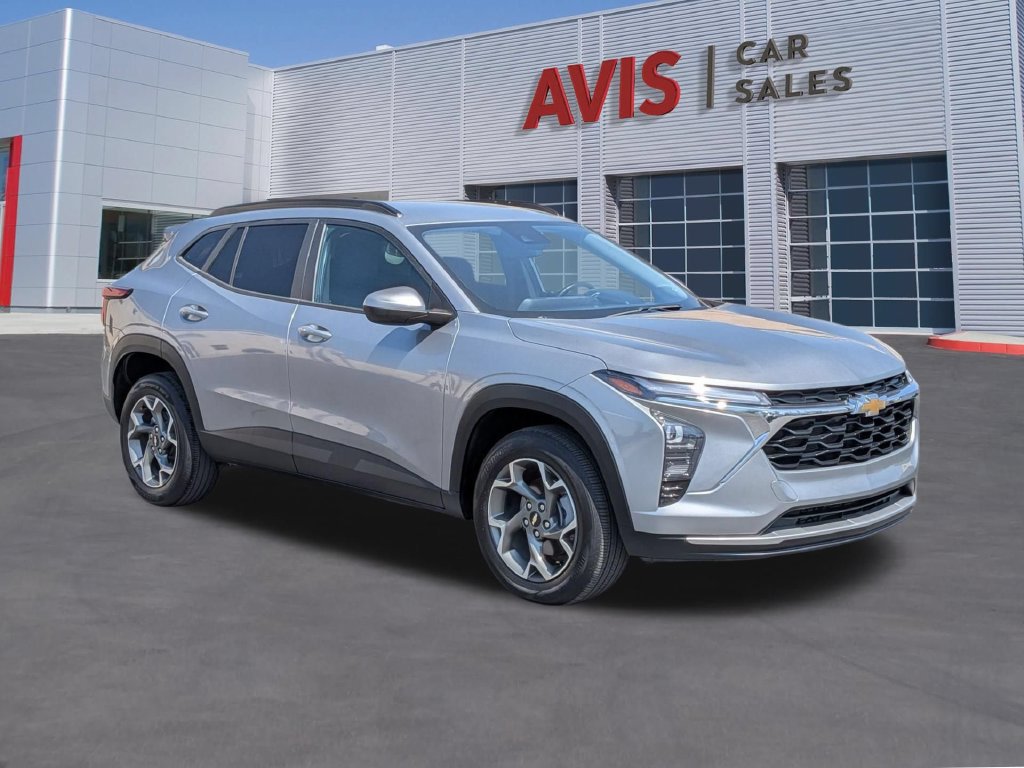 Used 2025 Chevrolet Trax LT w/ LT Convenience Package FWD image 3