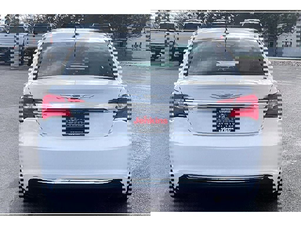 Used 2014 Chrysler 200 LX image 4