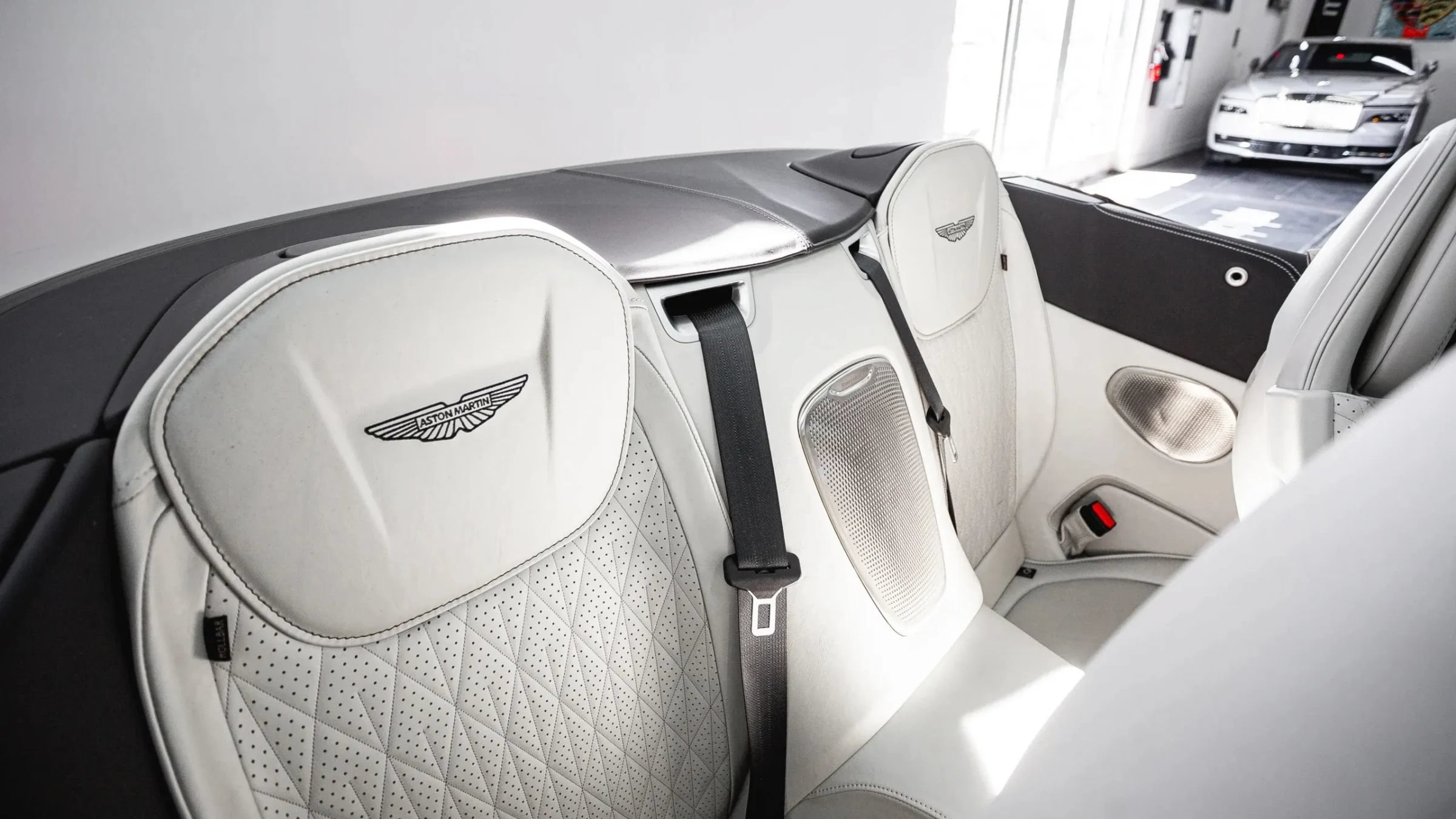 Used 2024 Aston Martin DB12 Convertible RWD image 36