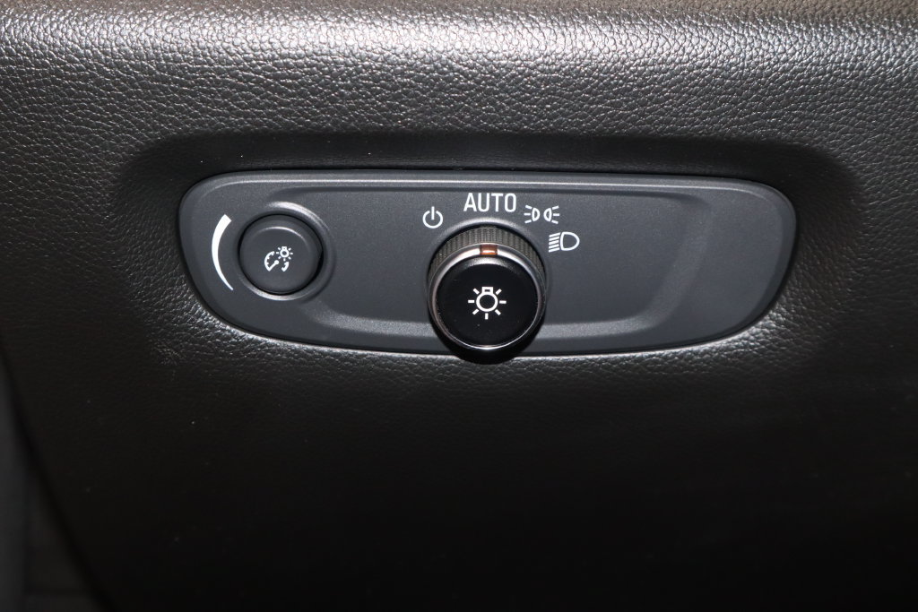 Used 2023 Chevrolet Traverse LT FWD image 21