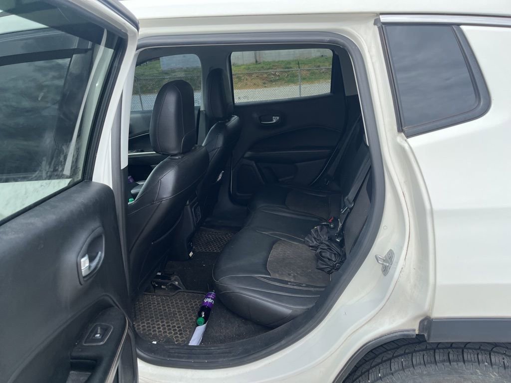 Used 2018 Jeep Compass Latitude w/ Popular Equipment Group AWD/4WD image 10