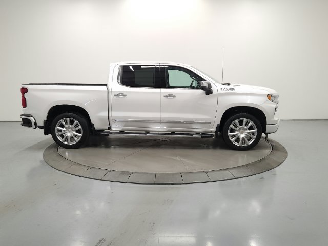 Used 2024 Chevrolet Silverado 1500 High Country w/ High Country Premium Package AWD/4WD image 9