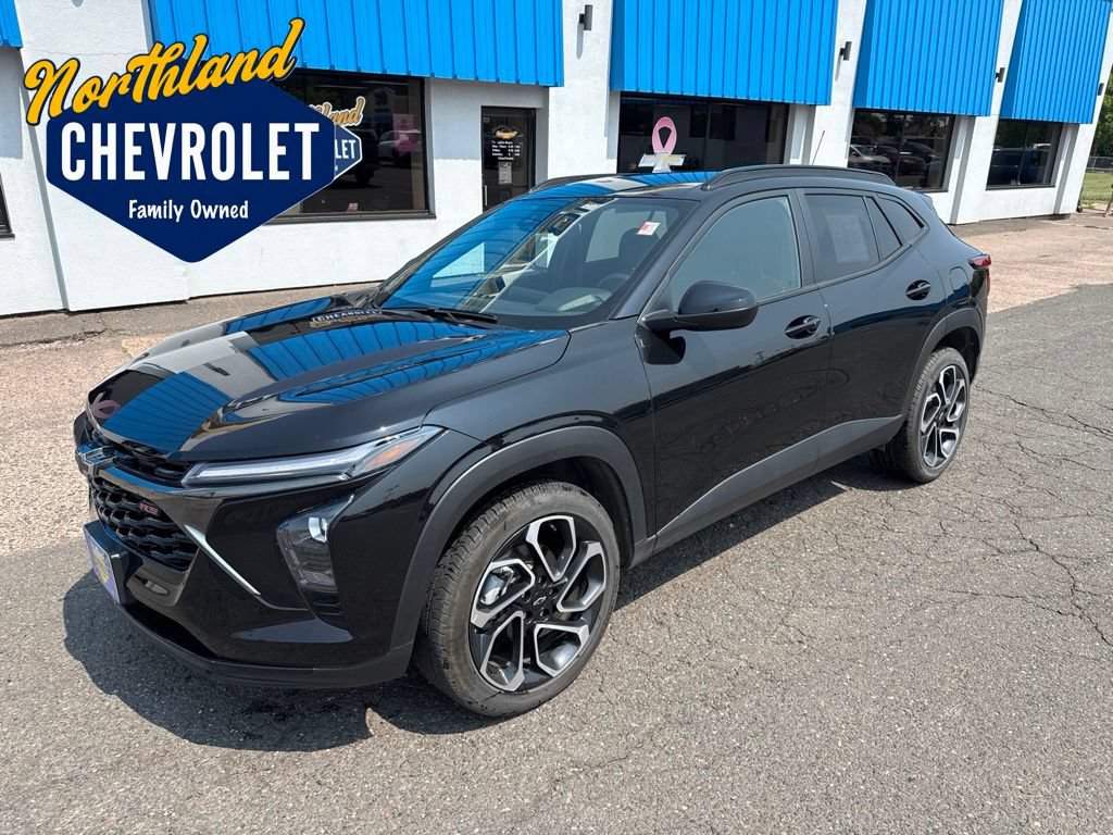 Used 2025 Chevrolet Trax RS FWD image 1