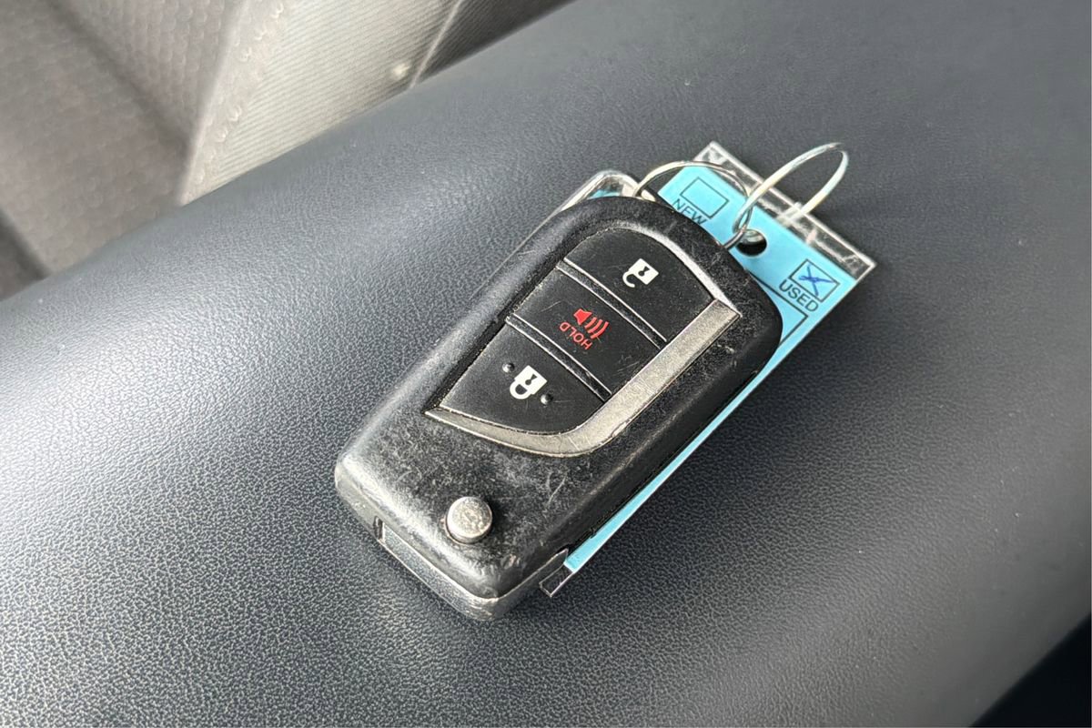 Used 2018 Toyota C-HR XLE image 31