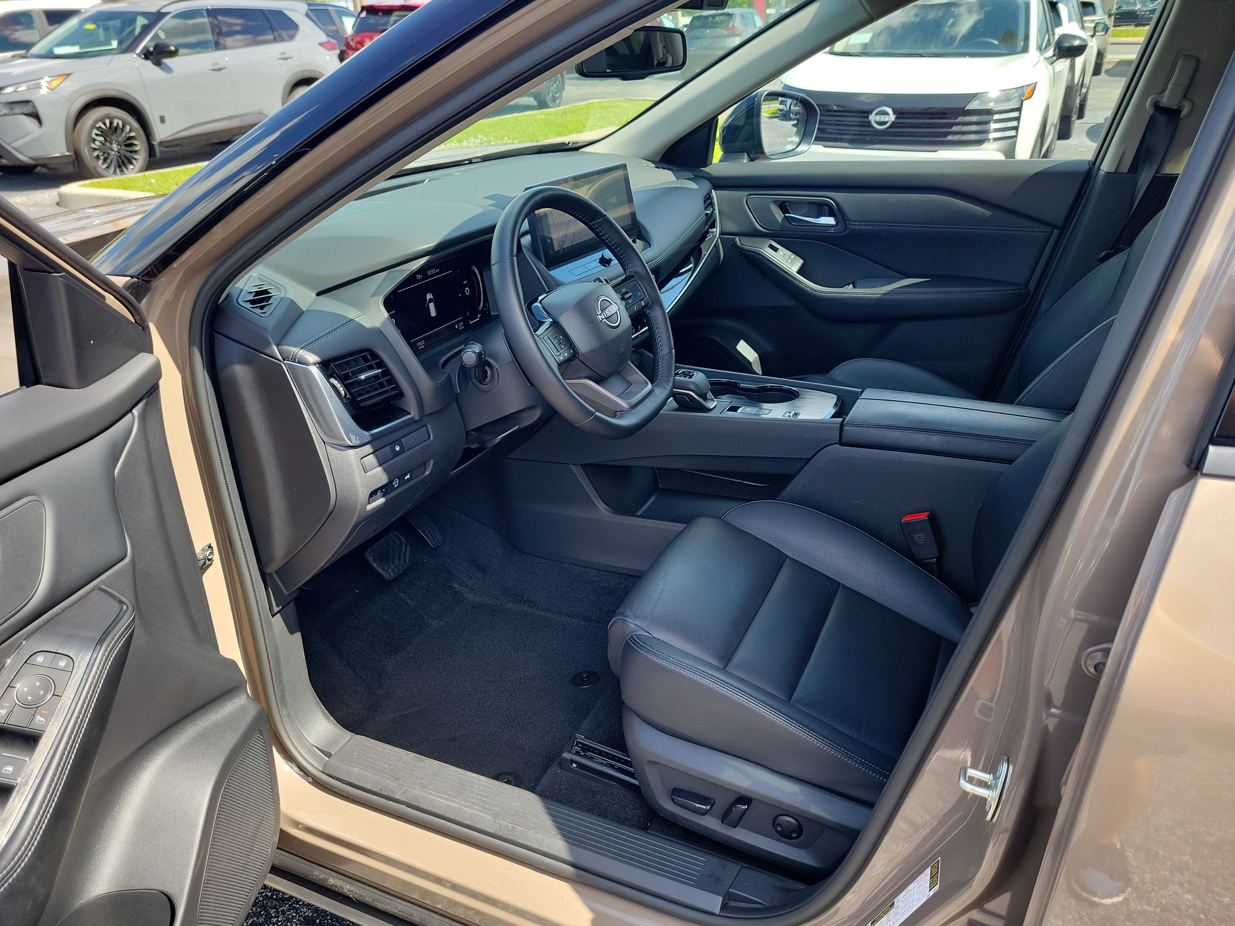 Certified 2025 Nissan Rogue SL FWD image 13