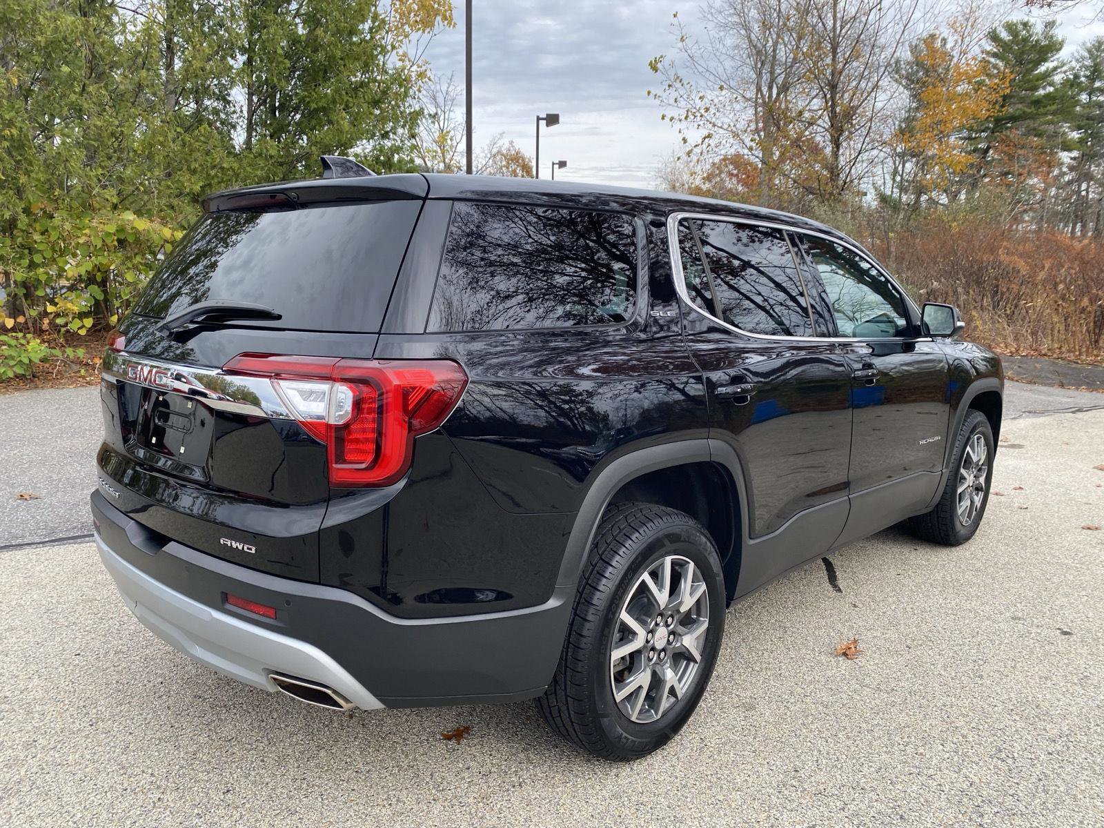 Used 2023 GMC Acadia SLE image 7