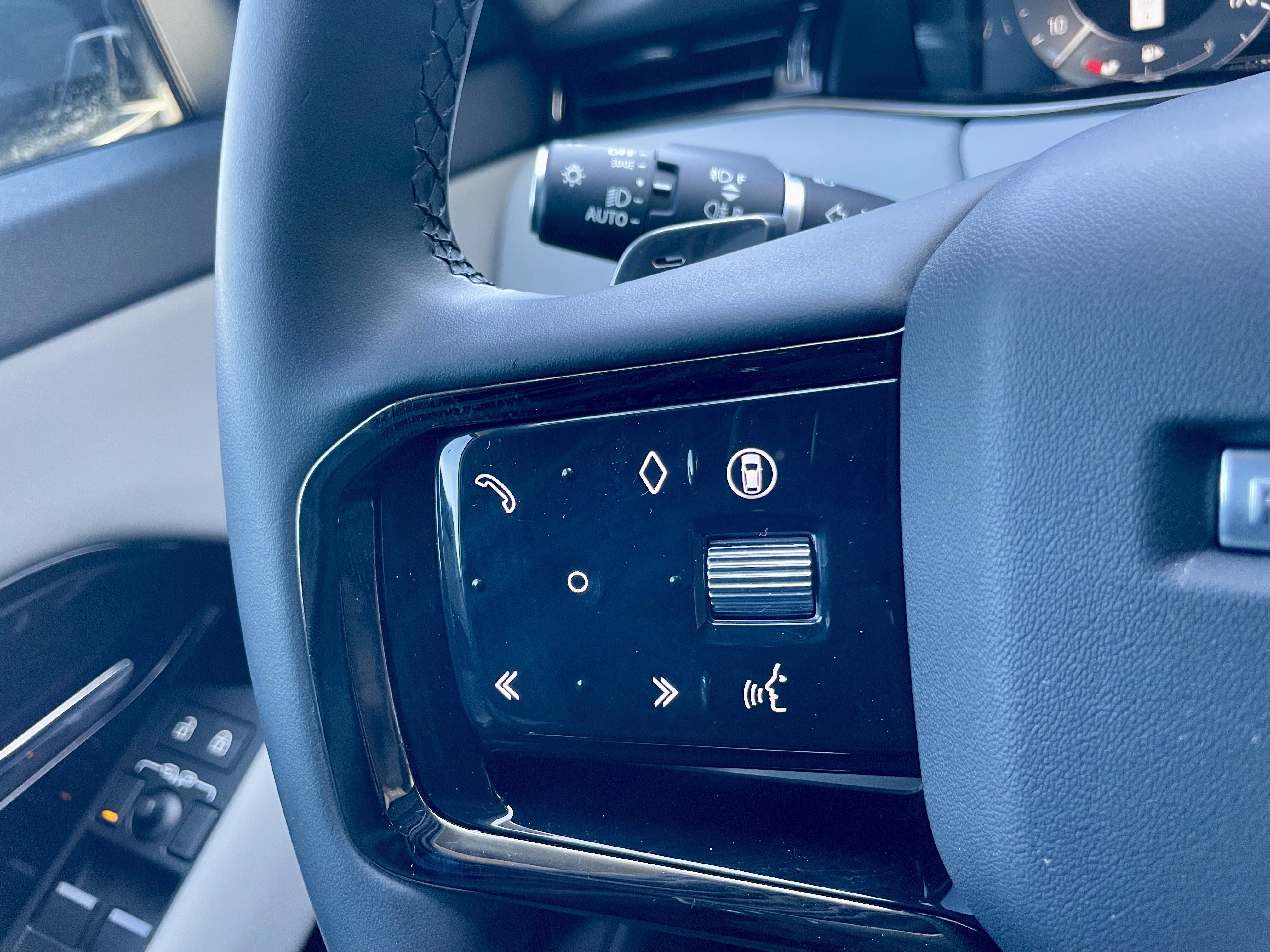 Used 2024 Land Rover Range Rover Evoque Dynamic SE image 23