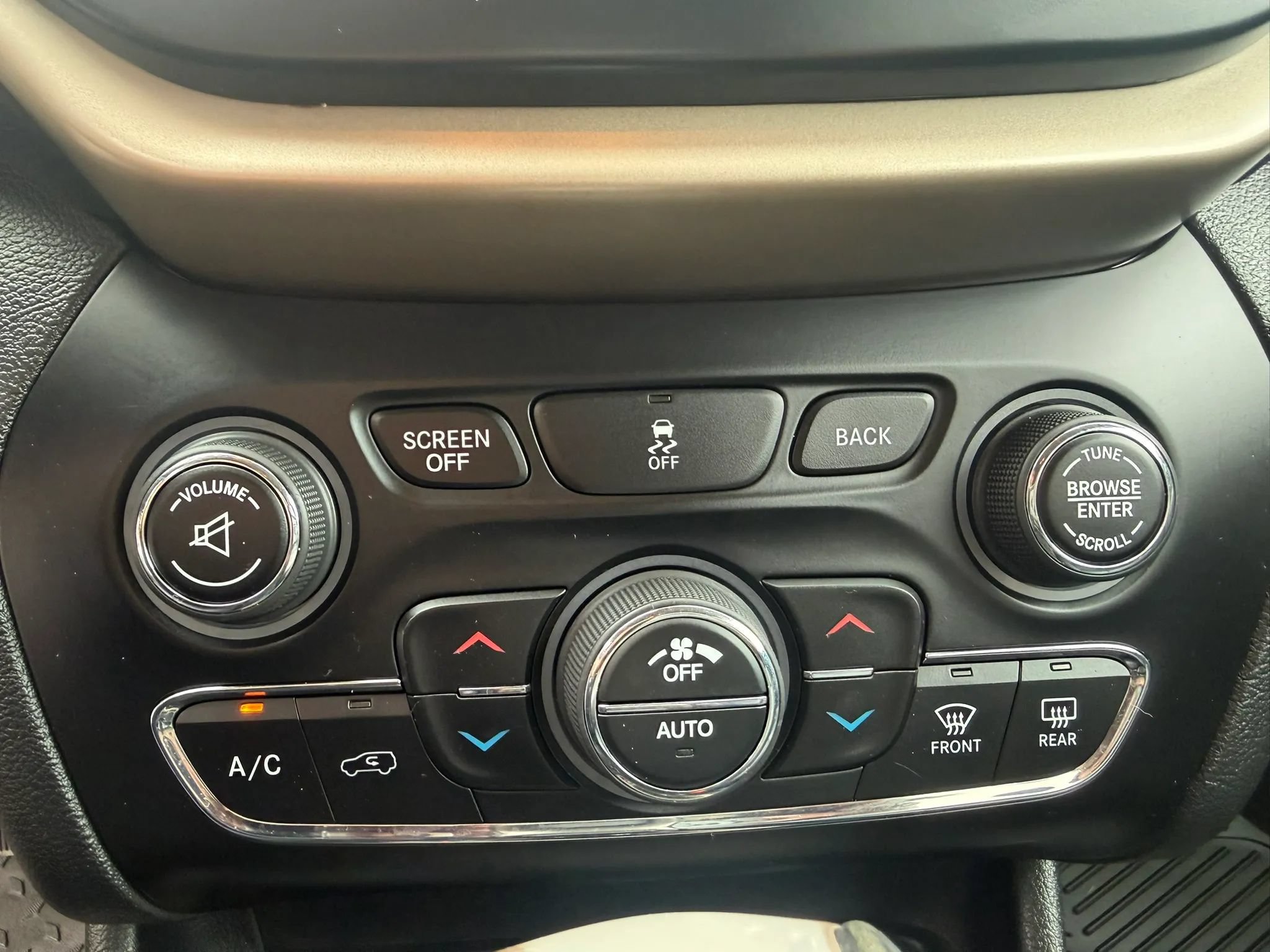 Used 2017 Jeep Cherokee Limited AWD/4WD image 21