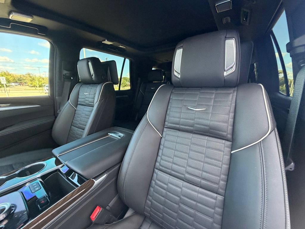New 2026 Cadillac Escalade Platinum Sport w/ LPO, ONYX Package AWD/4WD image 15