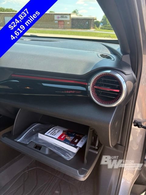 Used 2024 Chevrolet Trax RS w/ Sunroof Package FWD image 32