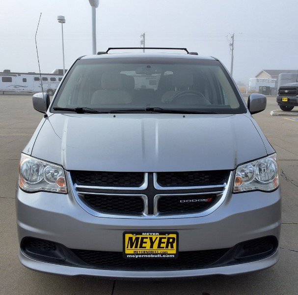 Used 2016 Dodge Grand Caravan SXT w/ UConnect Hands-Free Group image 3