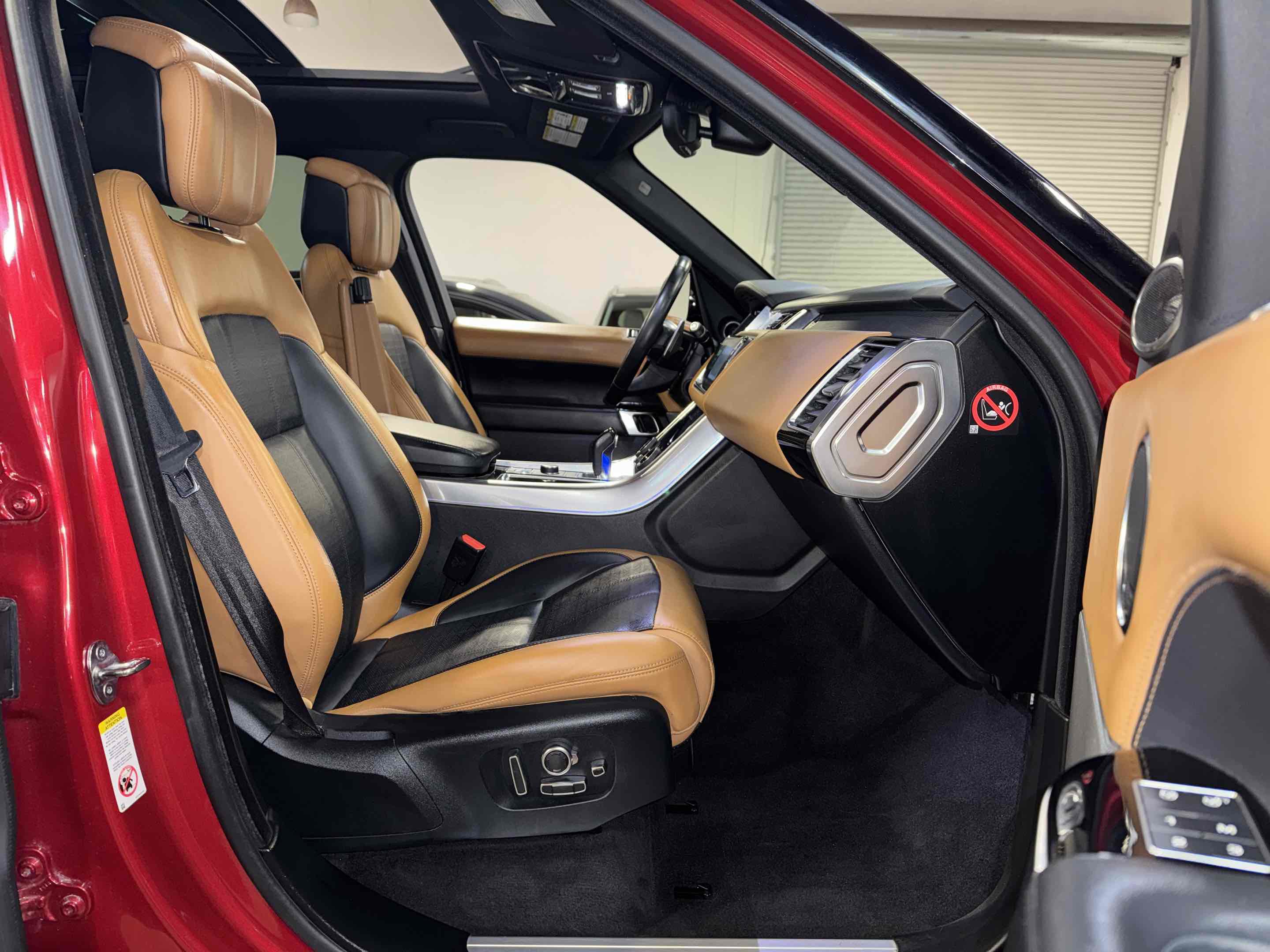 Used 2019 Land Rover Range Rover Sport HSE Dynamic image 35