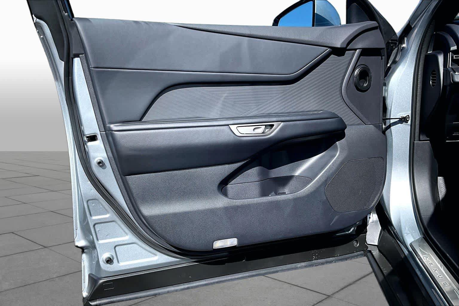 New 2026 Lexus ES 350e w/ Convenience Package FWD image 16