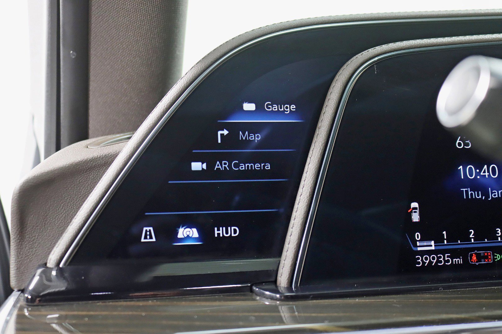 Used 2023 Cadillac Escalade ESV Premium Luxury AWD/4WD image 16