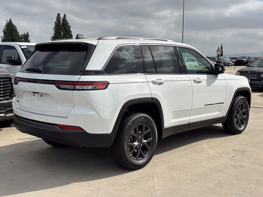 New 2027 Jeep Grand Cherokee Altitude AWD/4WD image 3
