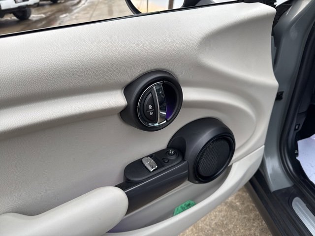 Used 2016 MINI Cooper 2-Door Hardtop image 24